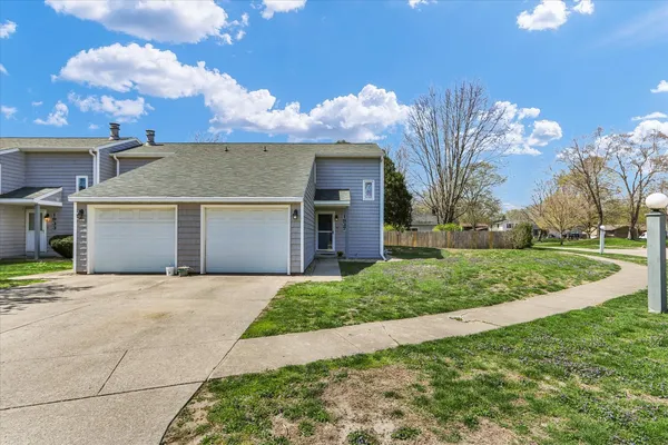 $169,900 | 1937 Blackthorn Drive, Unit 1937, Champaign, IL 61821