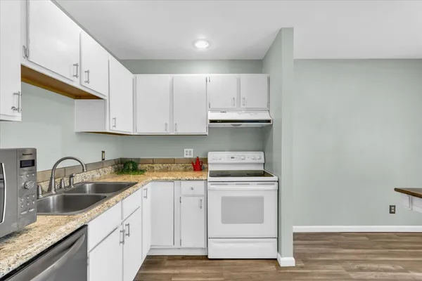 $169,900 | 1937 Blackthorn Drive, Unit 1937, Champaign, IL 61821