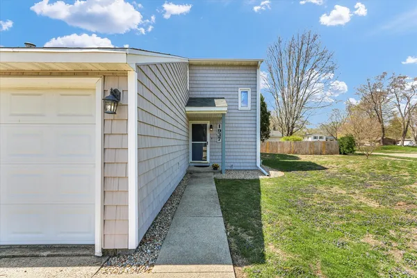 $169,900 | 1937 Blackthorn Drive, Unit 1937, Champaign, IL 61821