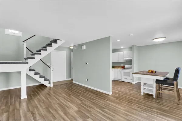 $169,900 | 1937 Blackthorn Drive, Unit 1937, Champaign, IL 61821