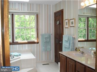 121 Ridings Way Ambler, PA 19002 - Photo 8 of 12 Bathroom