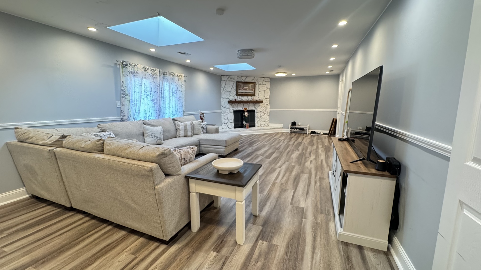 7700 West 83rd Street Bridgeview, IL 60455 - Photo 4 of 37 a living room with furniture and a wooden floor