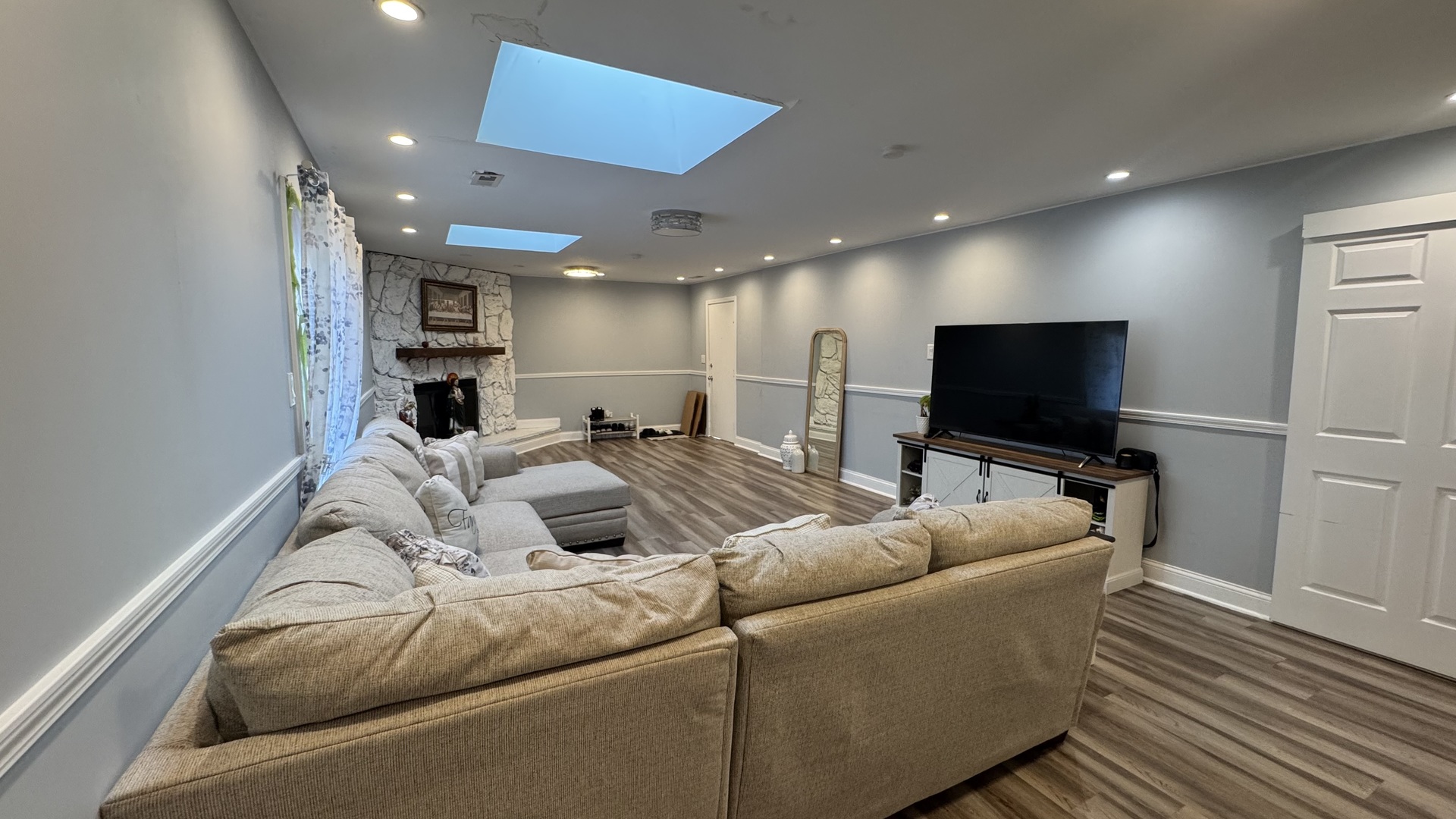 7700 West 83rd Street Bridgeview, IL 60455 - Photo 5 of 37 a living room with furniture and a flat screen tv