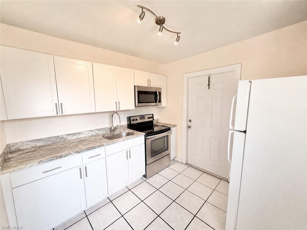 2485 Bayside Street Naples, FL 34112 - Photo 5 of 24