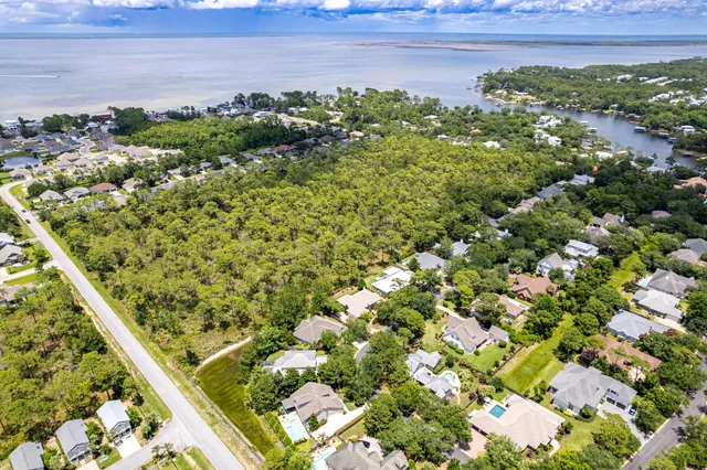 a view of pathway with yard