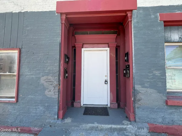 $1,400 | 663 2nd Avenue, Unit 1R, Troy, NY 12182