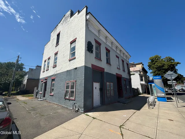 $1,400 | 663 2nd Avenue, Unit 1R, Troy, NY 12182