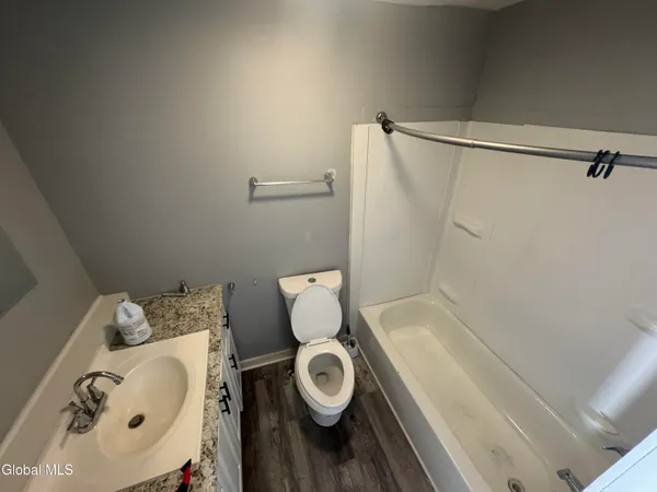 $1,400 | 663 2nd Avenue, Unit 1R, Troy, NY 12182