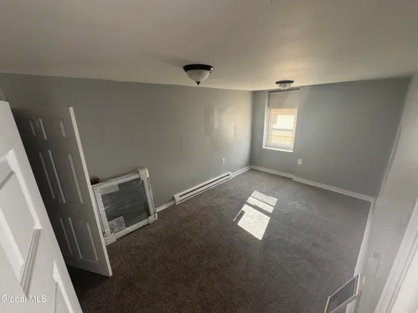 $1,400 | 663 2nd Avenue, Unit 1R, Troy, NY 12182