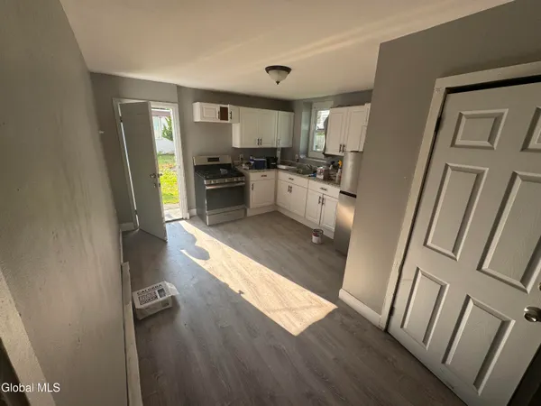 $1,400 | 663 2nd Avenue, Unit 1R, Troy, NY 12182