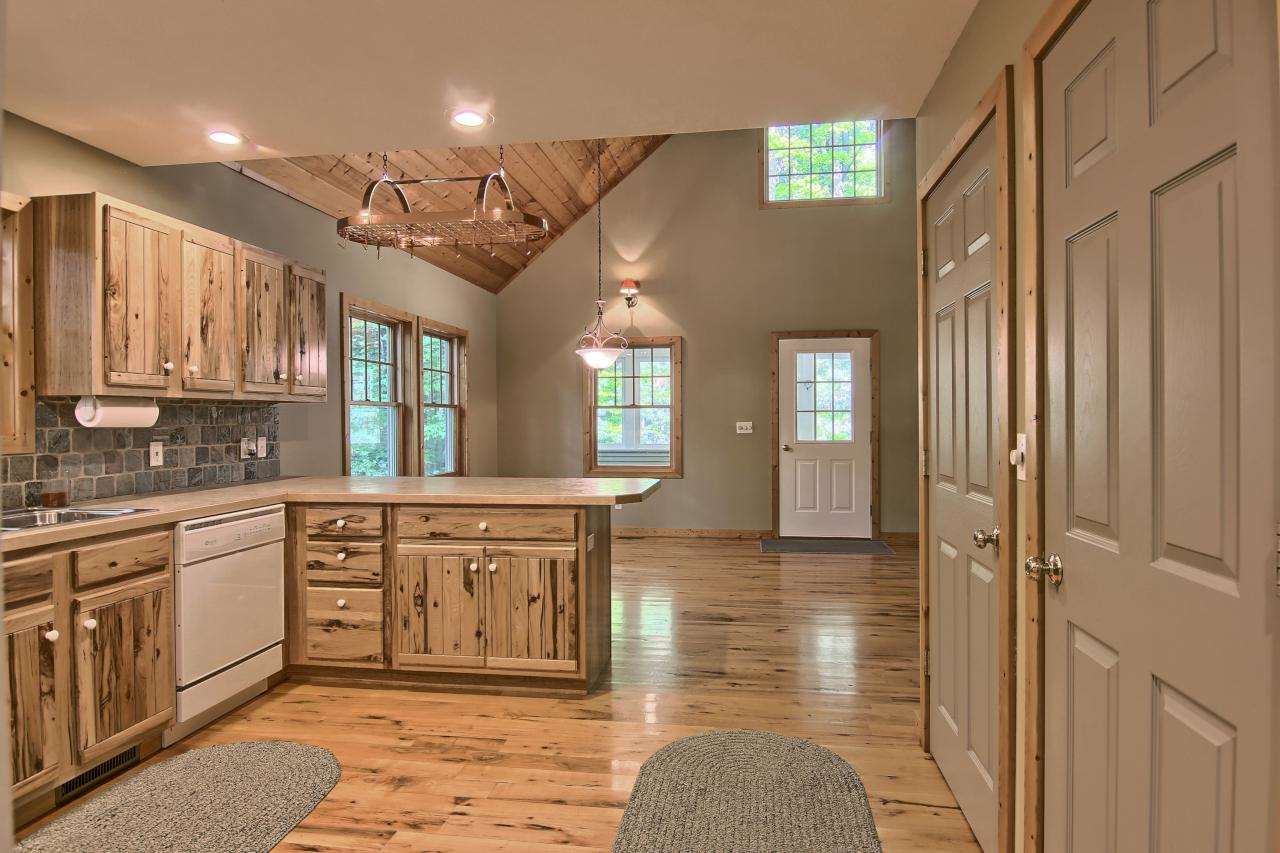 141 West Hlavka Road Maple City, MI 49664 - Photo 5 of 48 1847172-4.JPG