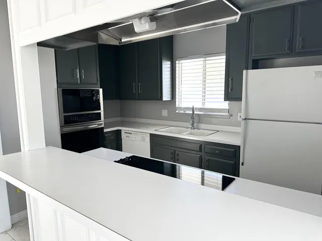 $3,300 | 2210 South Calle Palo Fierro, Unit 37, Palm Springs, CA 92264