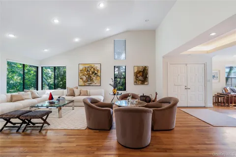 $2,498,000 | 265 Sparrow Drive, Unit 265, Manhasset, NY 11030