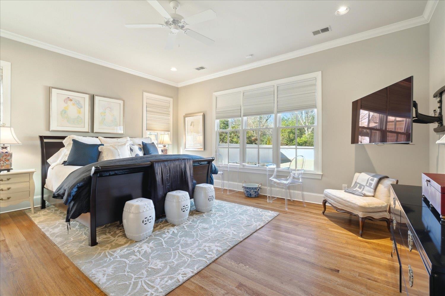 5140 Shady Grove Road Memphis, TN 38117 - Photo 20 of 39 a living room with furniture and a large window