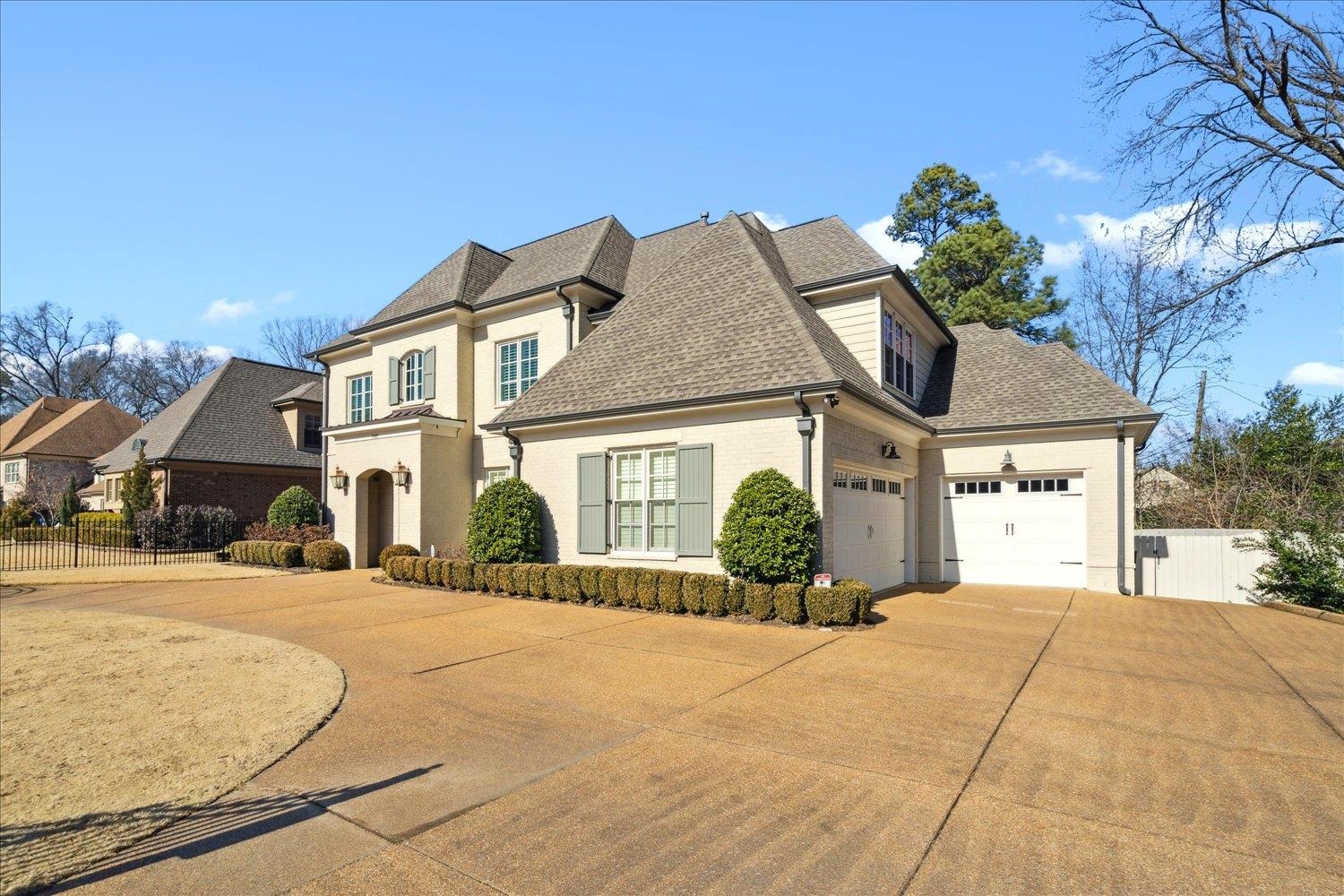 5140 Shady Grove Road Memphis, TN 38117 - Photo 2 of 39 a front view of a house with a garden