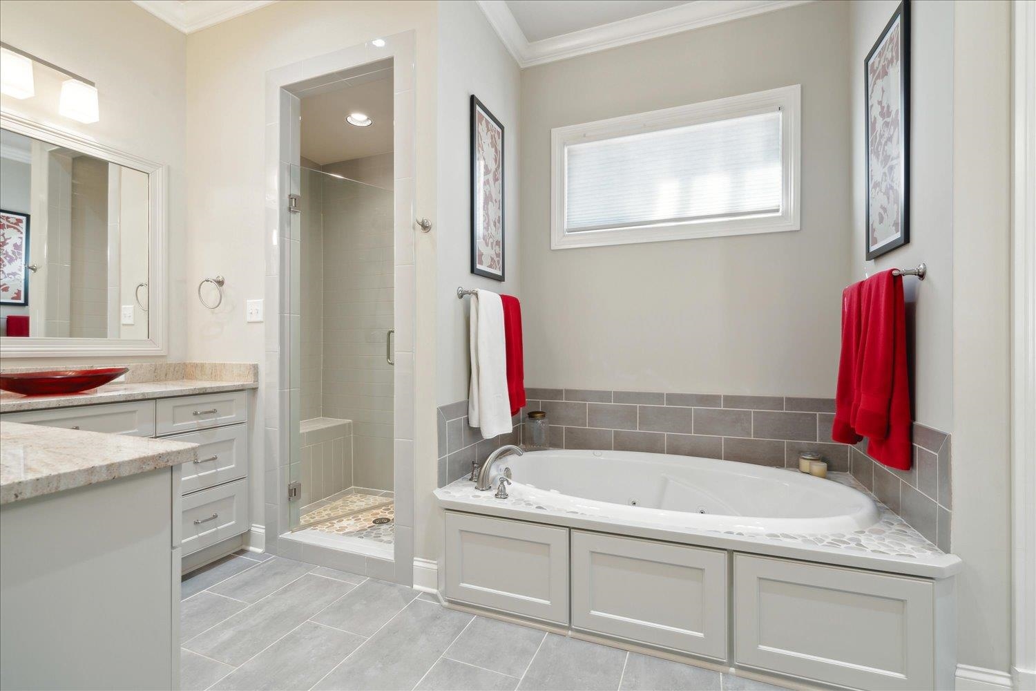 5140 Shady Grove Road Memphis, TN 38117 - Photo 23 of 39 a bathroom with a tub sink and mirror