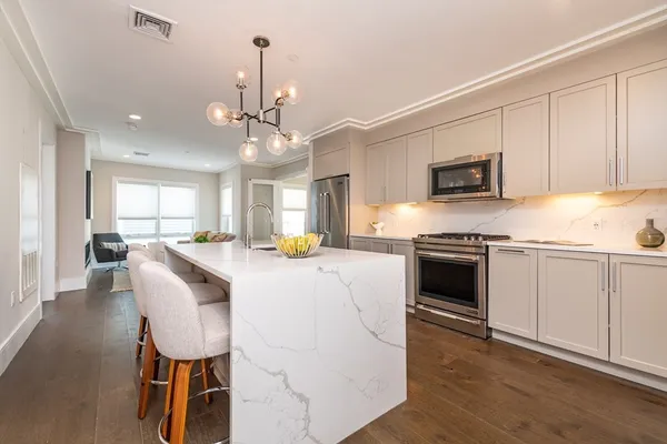 $799,000 | 214 Market Street, Unit 201, Boston, MA 02135