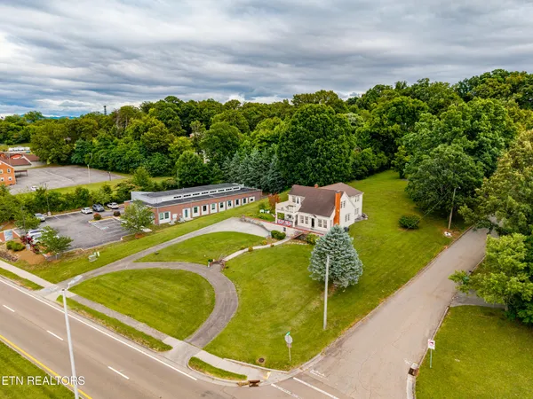 $1,700,000 | 828 West Lamar Alexander Parkway, Maryville, TN 37801