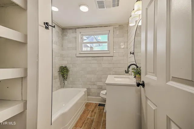 $225,000 | 31401 Old Saltworks Road, Meadowview, VA 24361