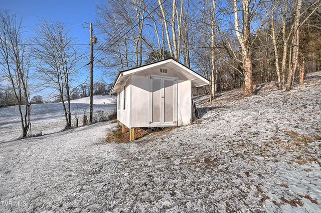 $225,000 | 31401 Old Saltworks Road, Meadowview, VA 24361