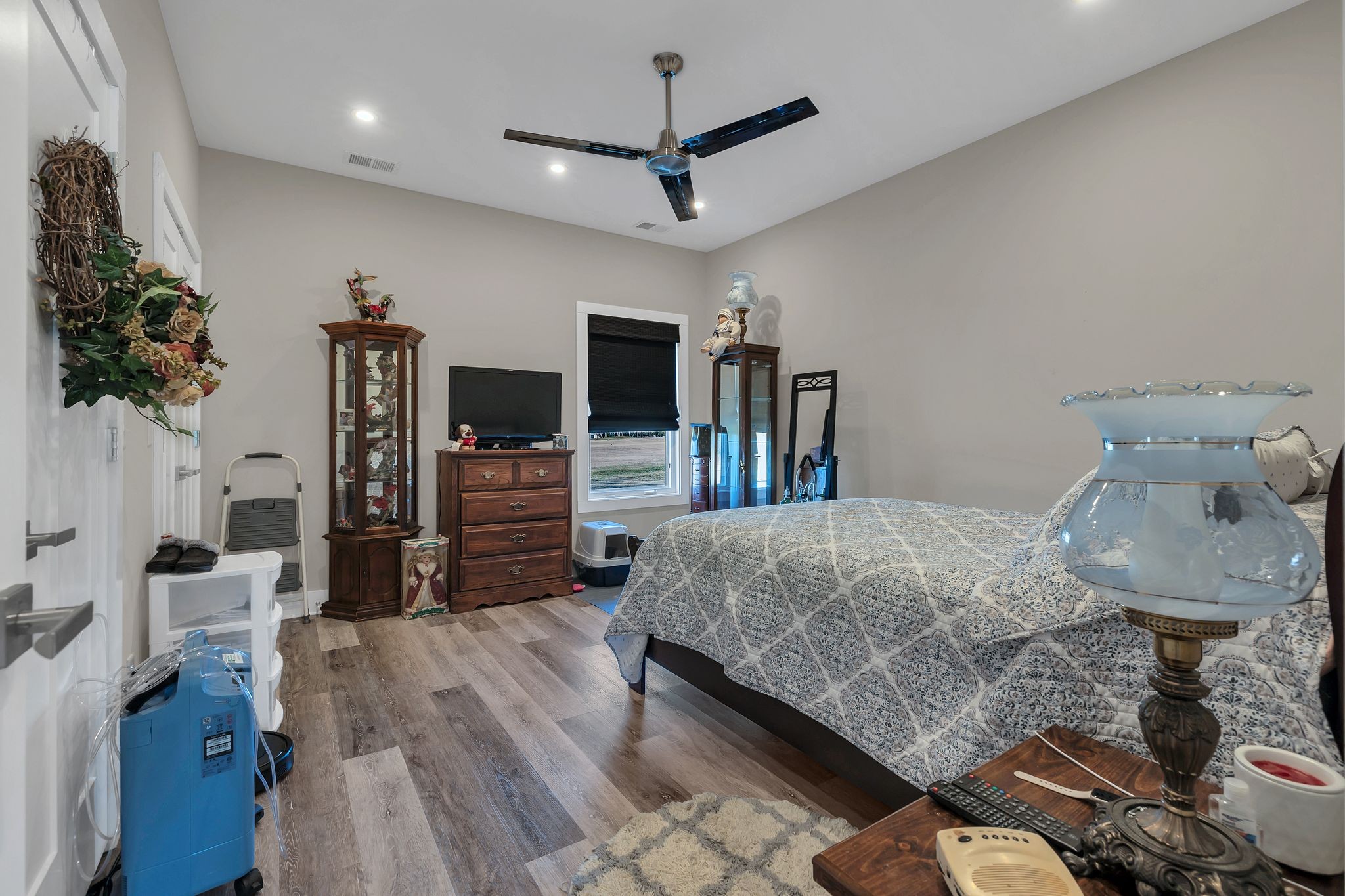 8200 Mona Road Murfreesboro, TN 37129 - Photo 59 of 73 a living room with furniture and a flat screen tv
