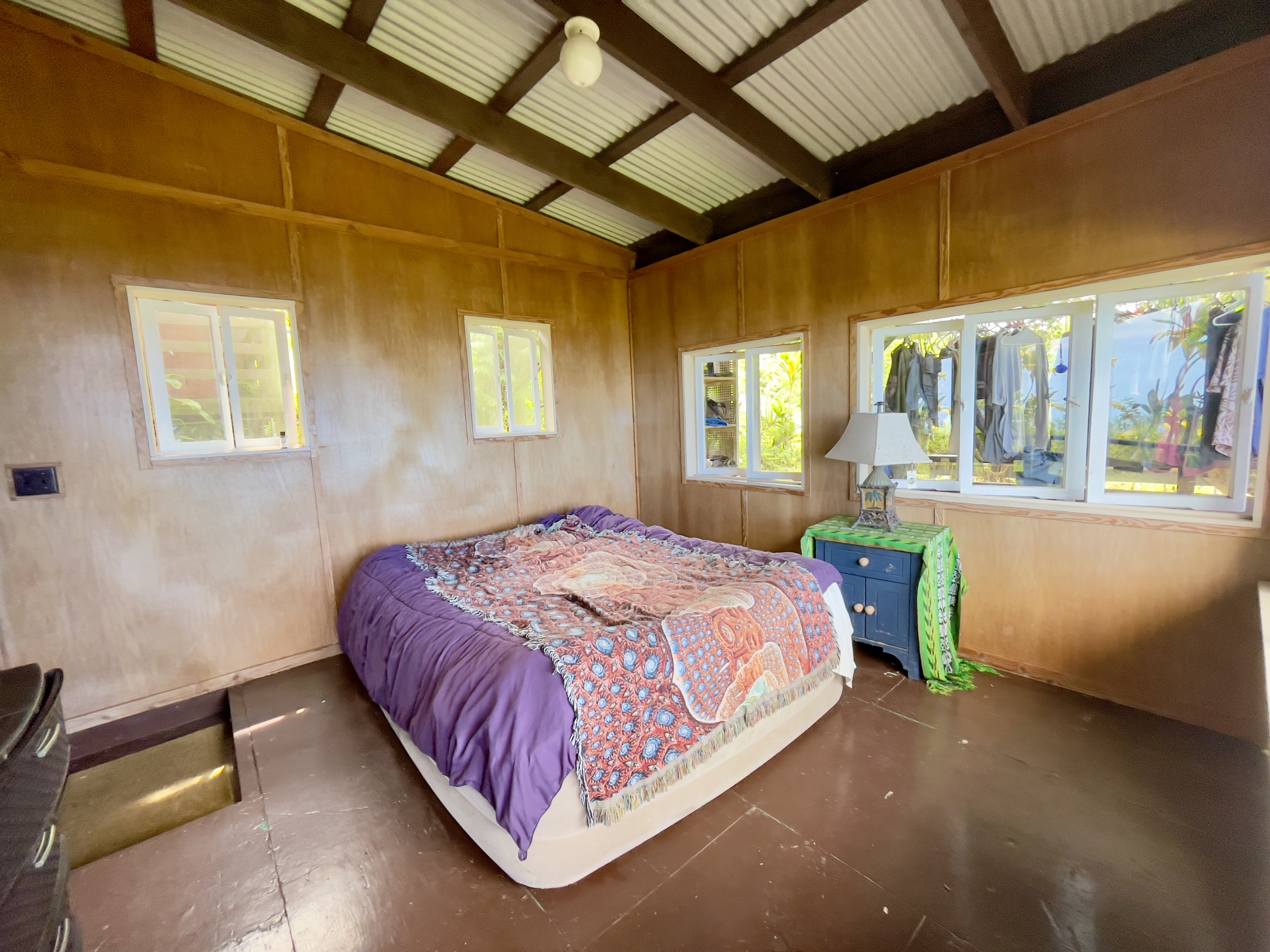 84-539 Telephone Exchange Road Captain Cook, HI 96704 - Photo 13 of 30 a bedroom with a bed and a chandelier