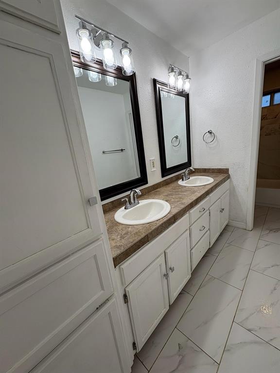 2925 Ridgewood Drive Hurst, TX 76054 - Photo 13 of 27