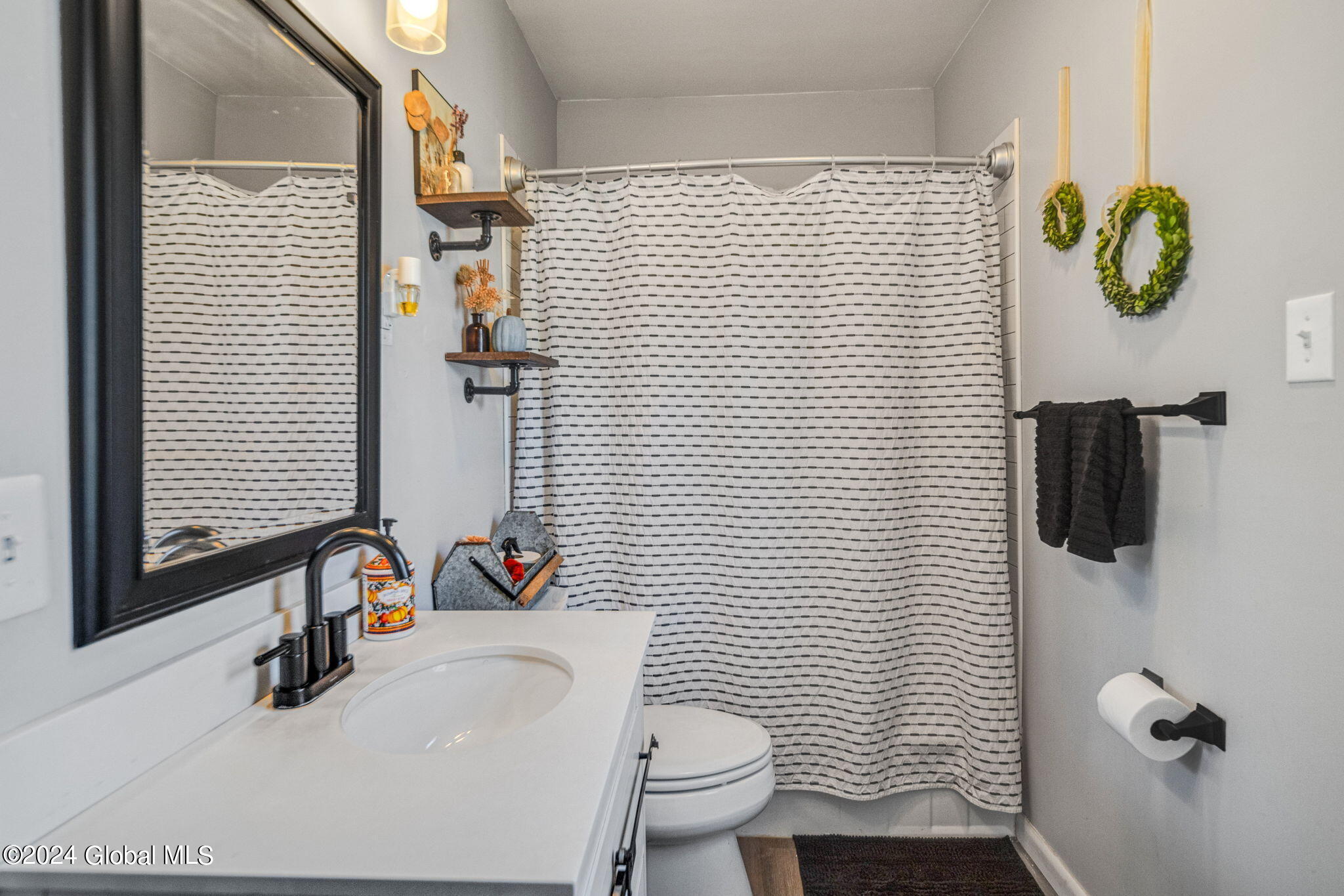 2045 Cardiff Road Schenectady, NY 12303 - Photo 7 of 34 7-web-or-mls-007-2045-cardiff-road-schen
