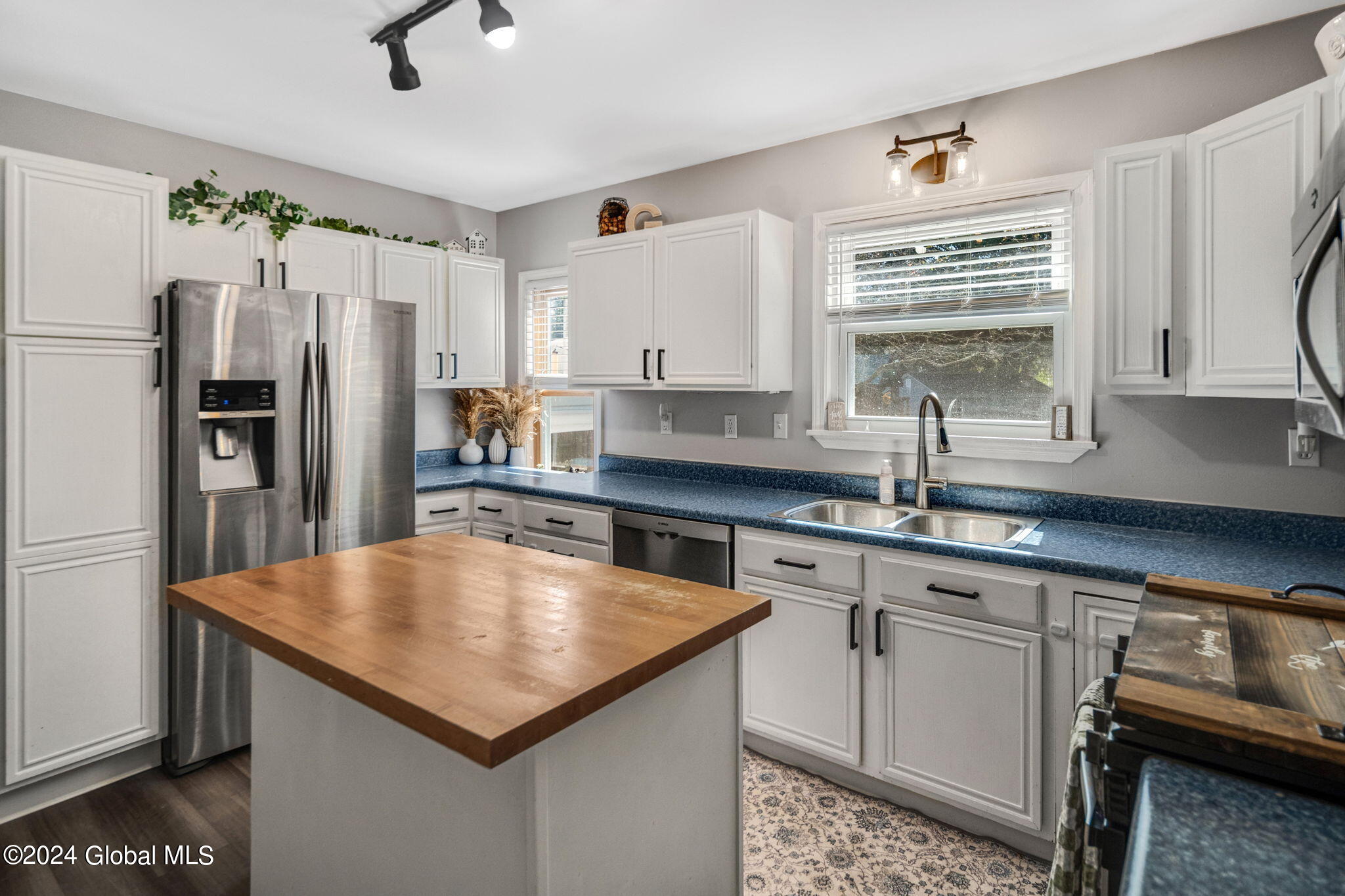 2045 Cardiff Road Schenectady, NY 12303 - Photo 10 of 34 10-web-or-mls-010-2045-cardiff-road-sche