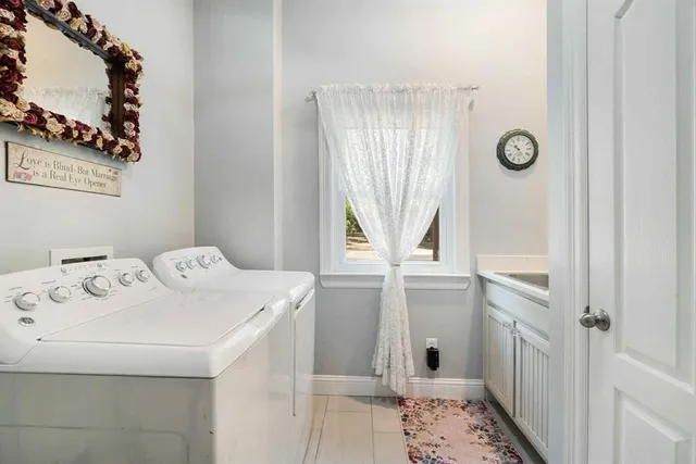 a view of kitchen with washer and dryer