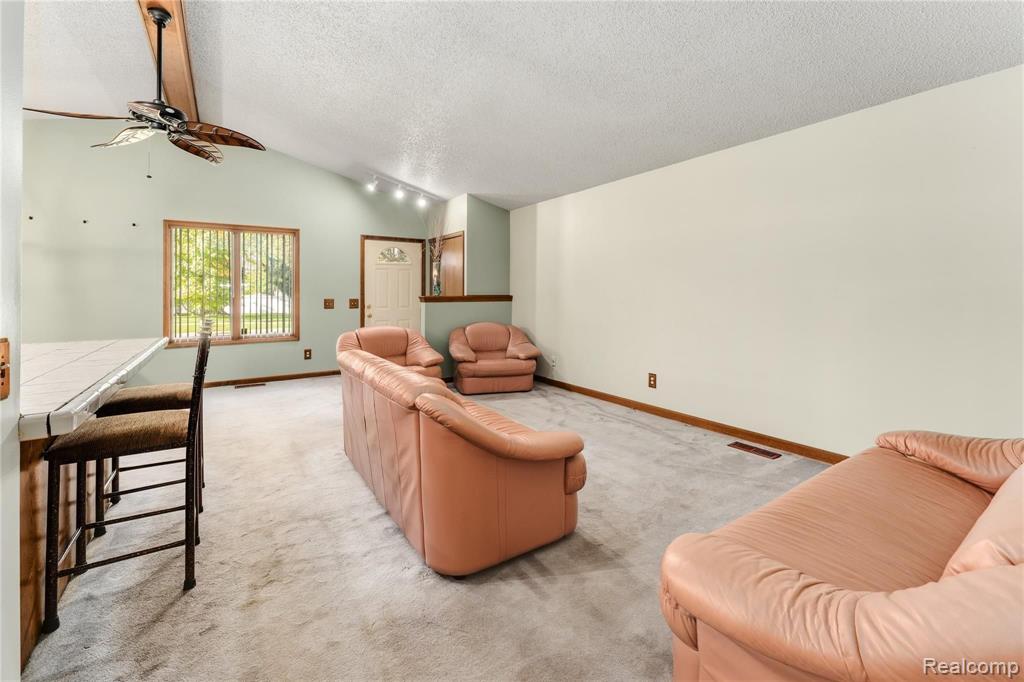 30459 South Gibraltar Road Gibraltar, MI 48173 - Photo 5 of 25