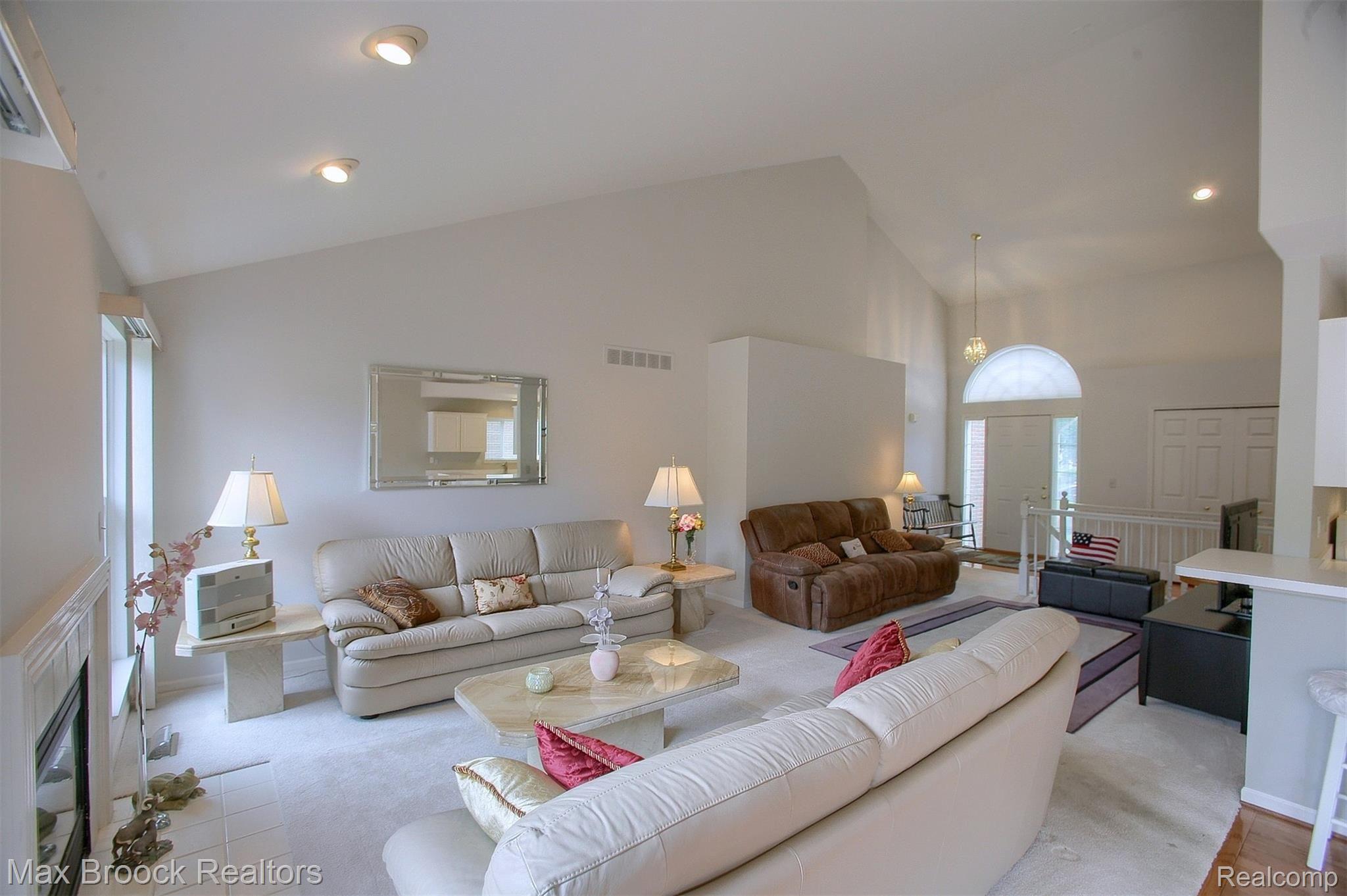 956 Churchill Circle Rochester, MI 48307 - Photo 14 of 30 14-Family Room 2nd View.jpg
