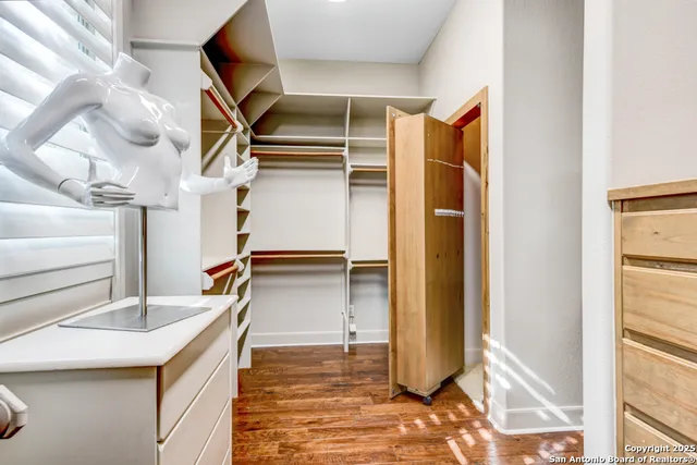 a room with two chair and storage