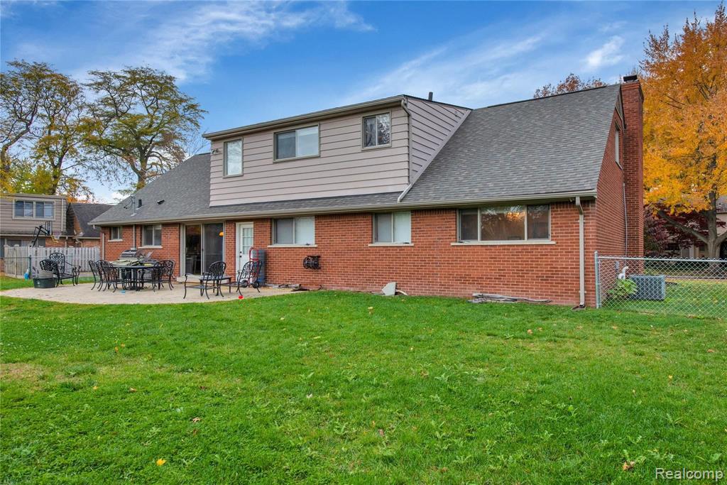 510 Thorntree Road Grosse Pointe Woods, MI 48236 - Photo 35 of 40