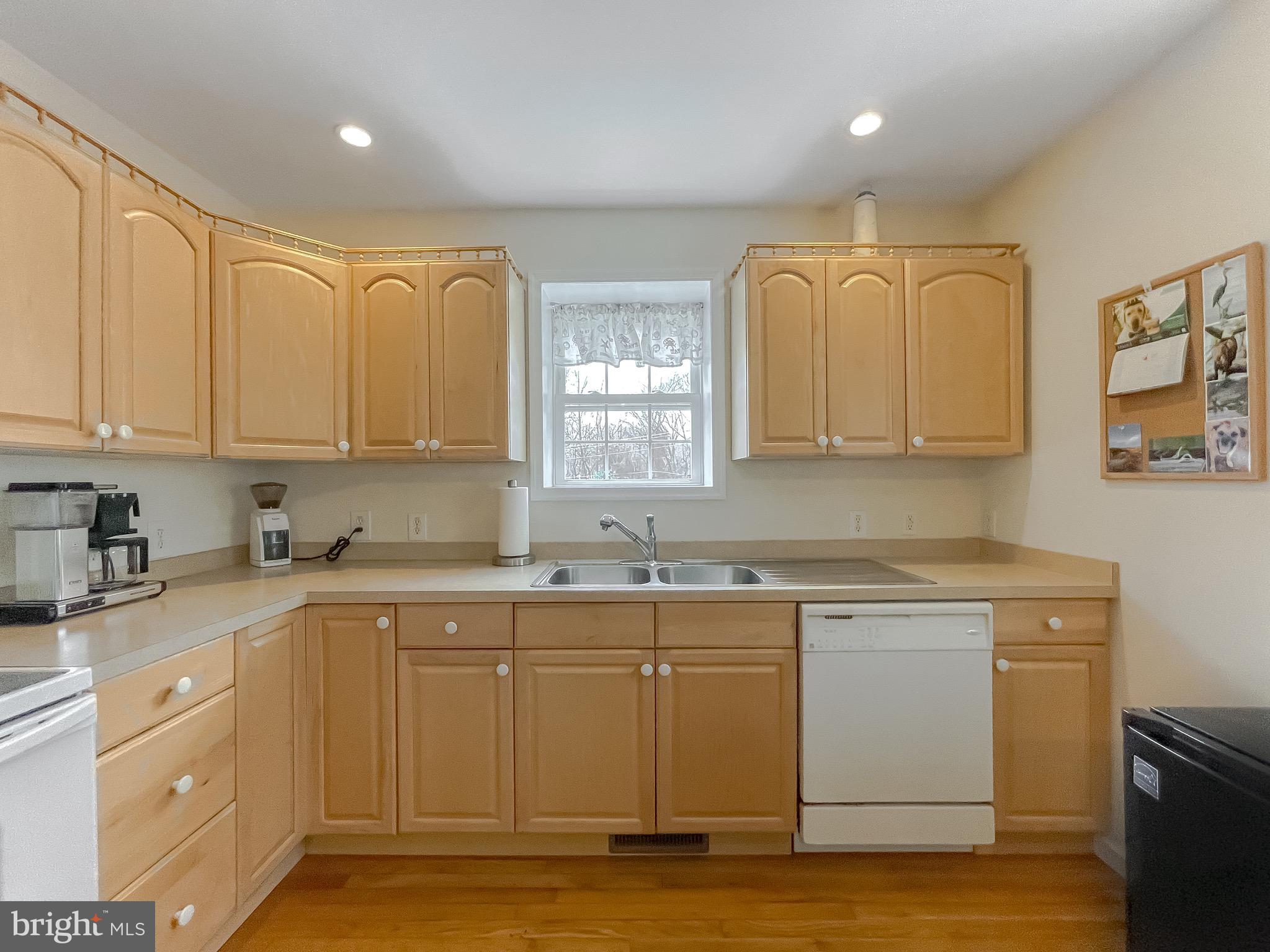 6015 Fir Road St. Leonard, MD 20685 - Photo 5 of 57 Kitchen/dining
