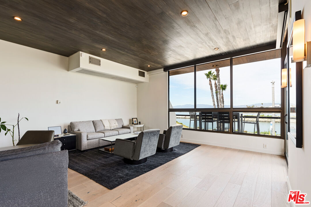 6209 Pacific Avenue, Unit 201 Playa del Rey, CA 90293 - Photo 19 of 48
