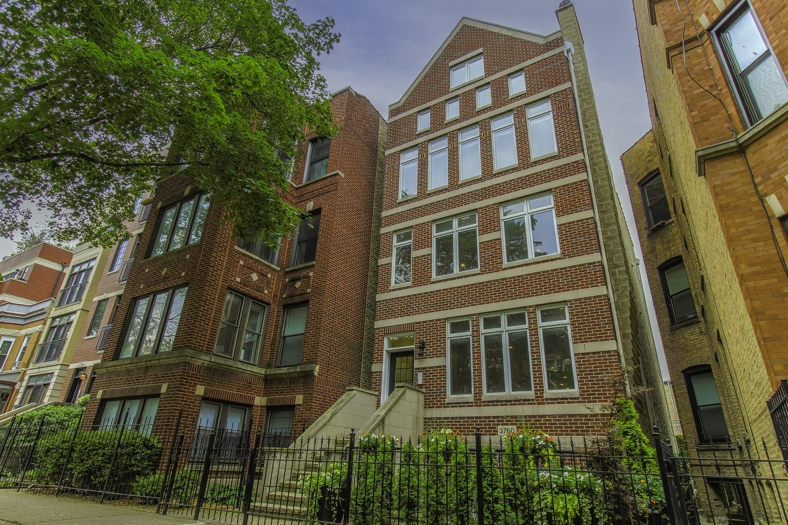3760 North Fremont Street, Unit 3 Chicago, IL 60613 - Photo 1 of 39