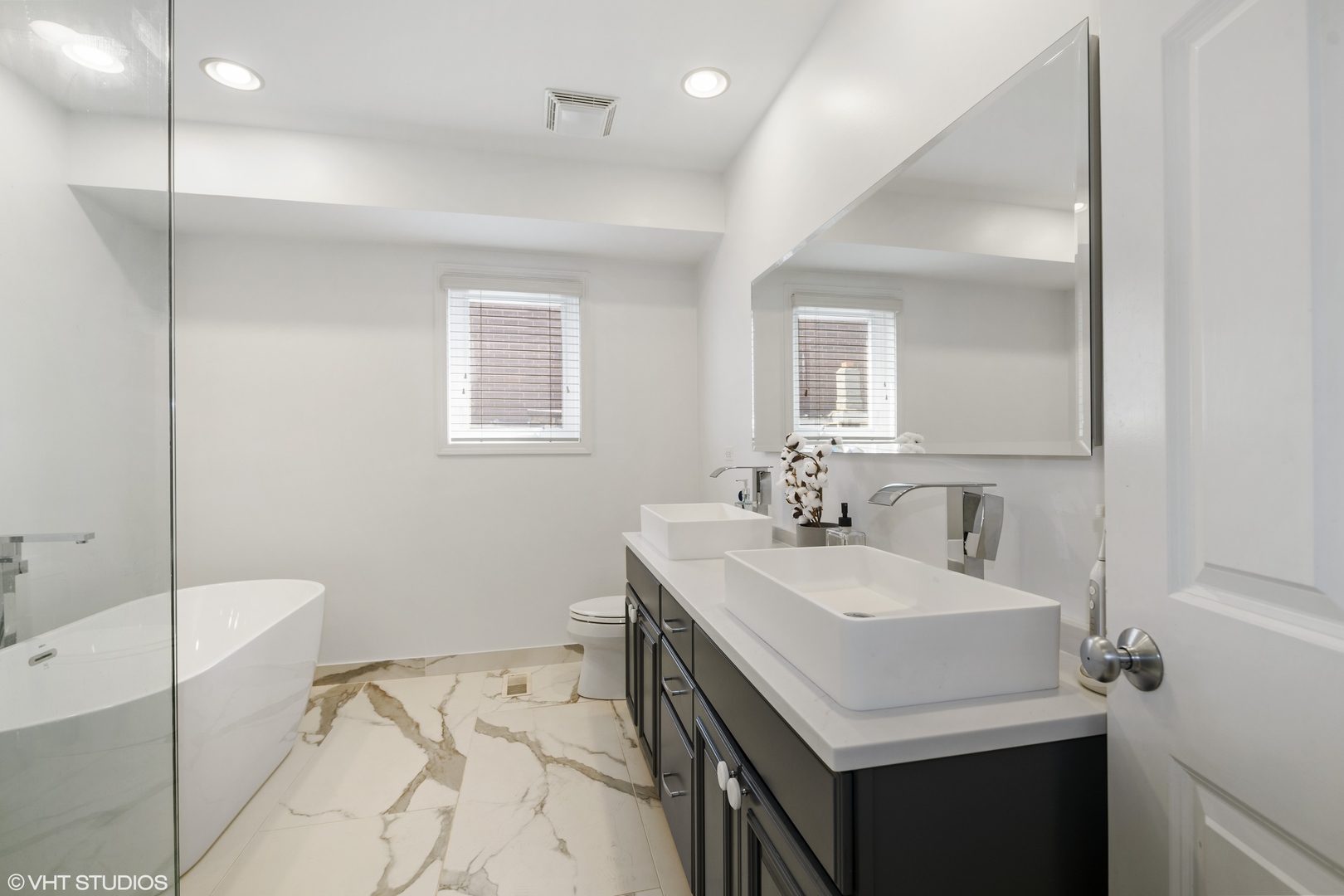 3760 North Fremont Street, Unit 3 Chicago, IL 60613 - Photo 10 of 39