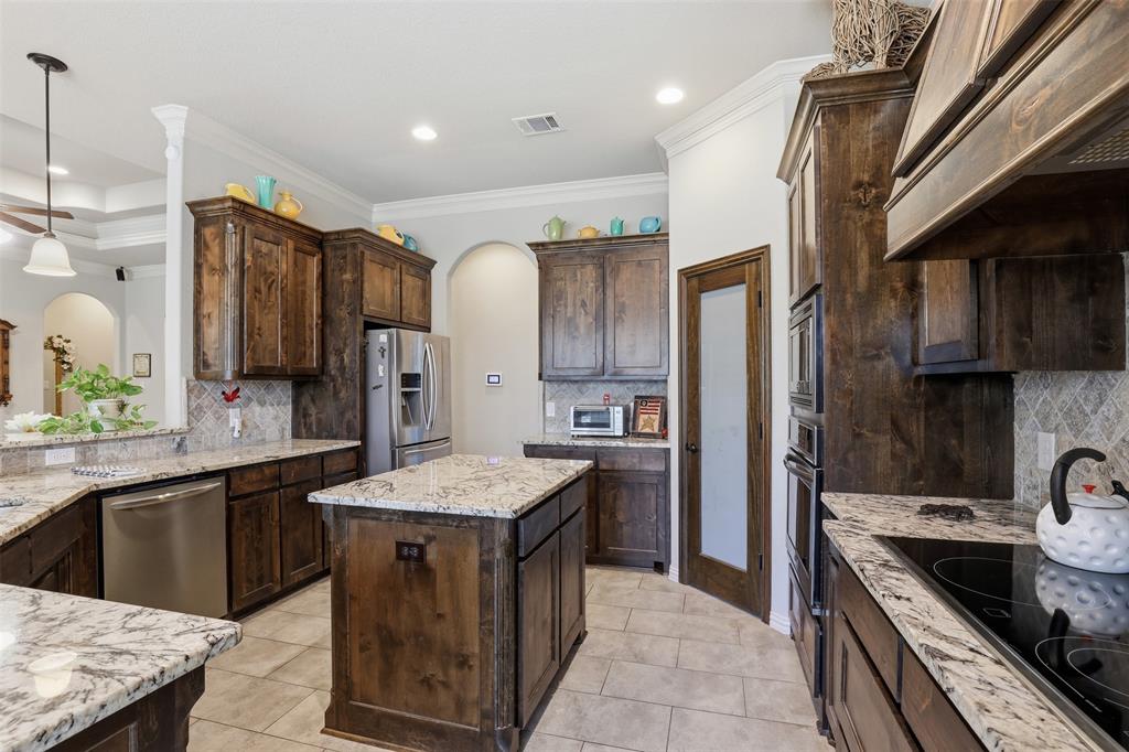 140 Flying Diamond Drive Springtown, TX 76082 - Photo 12 of 30 a kitchen with a sink stove and refrigerator