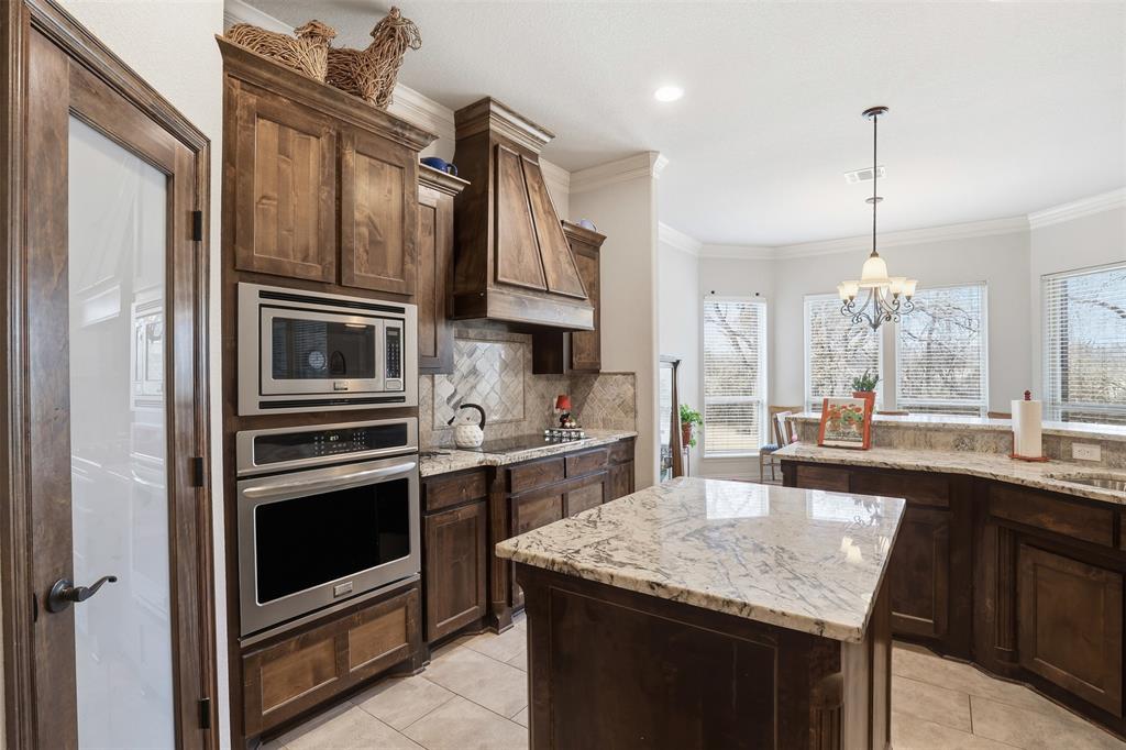 140 Flying Diamond Drive Springtown, TX 76082 - Photo 13 of 30 a kitchen with stainless steel appliances granite countertop a sink stove and refrigerator