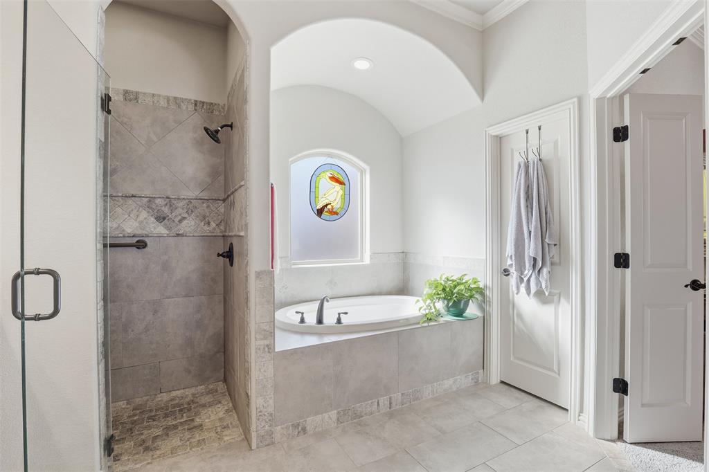 140 Flying Diamond Drive Springtown, TX 76082 - Photo 24 of 30 a bathroom with a tub and shower