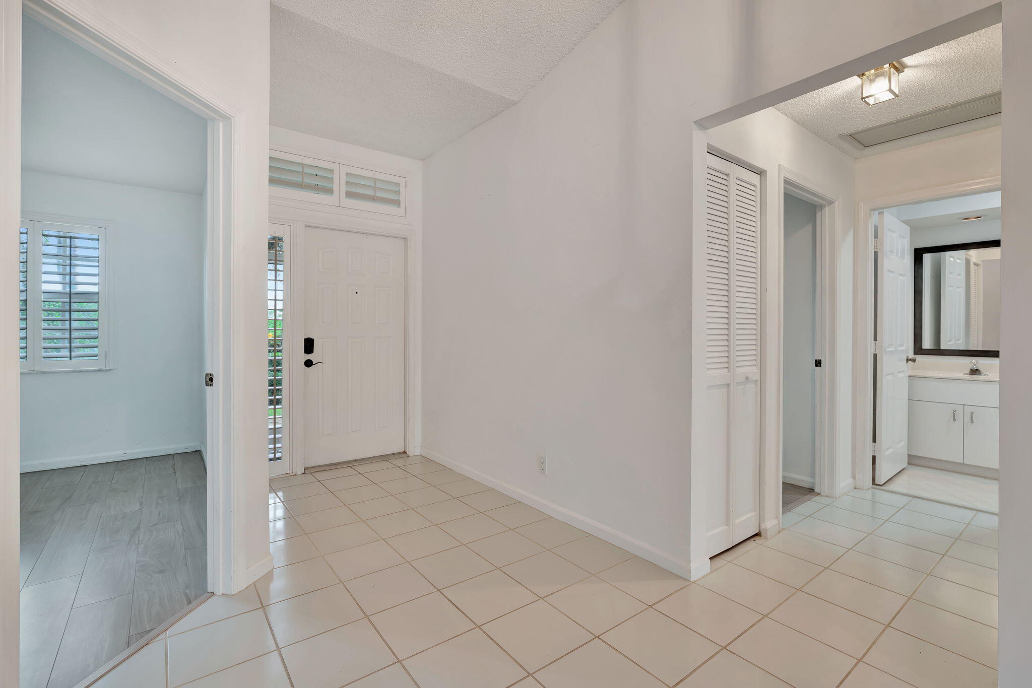 18253 Southeast Fairview Circle Jupiter, FL 33469 - Photo 29 of 54 Foyer/3rd Bedroom