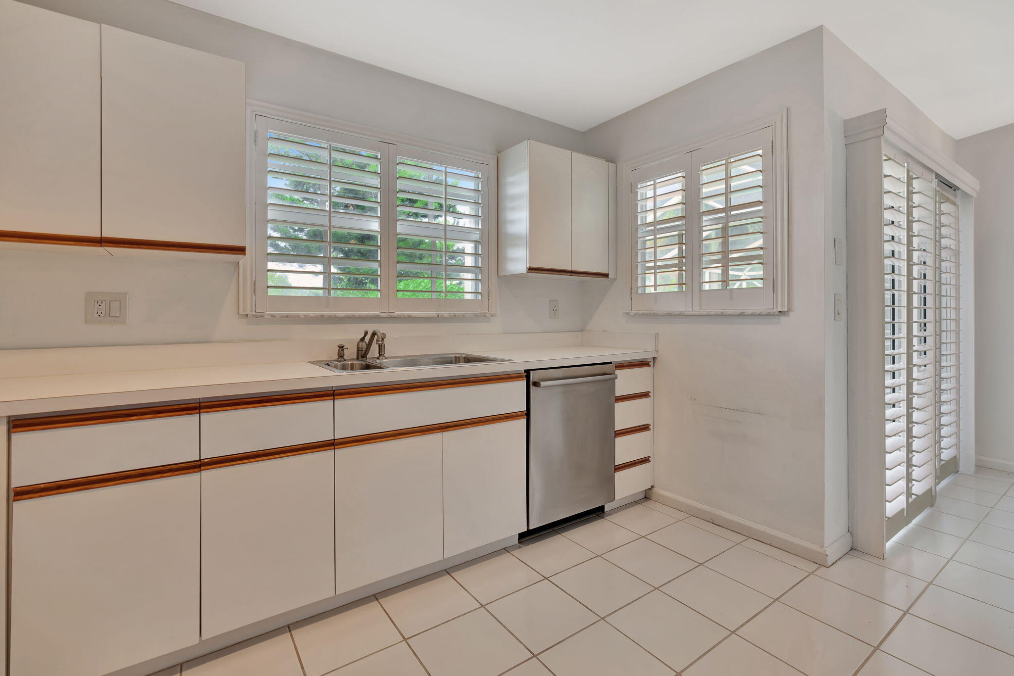 18253 Southeast Fairview Circle Jupiter, FL 33469 - Photo 6 of 54 Kitchen