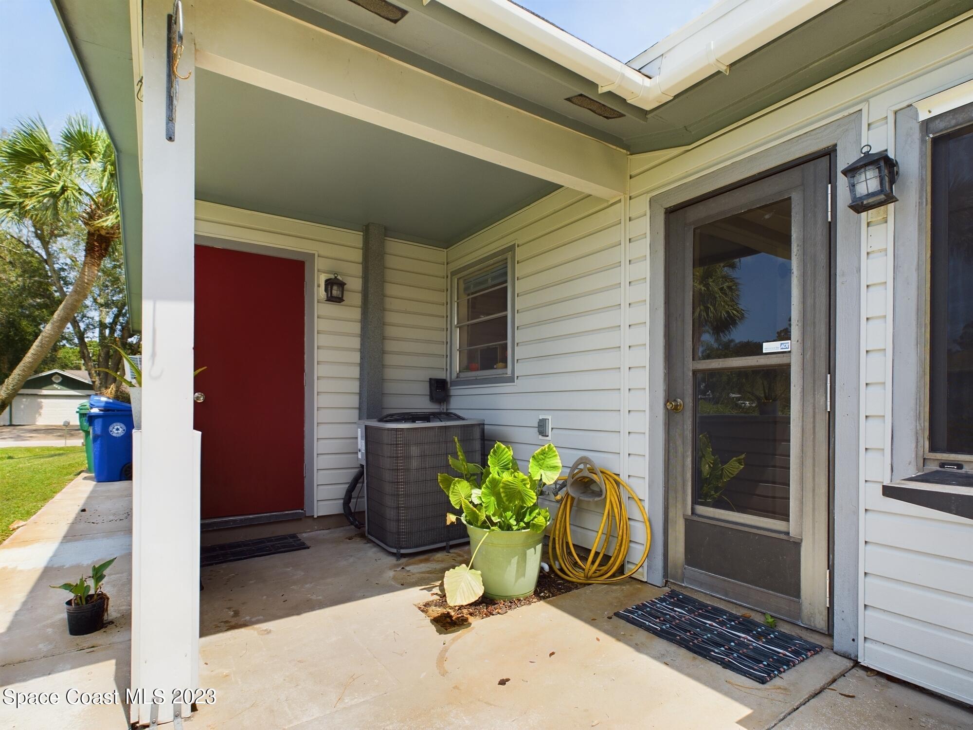 344 Columbus Street Sebastian, FL 32958 - Photo 23 of 35 a potted plant sitting in front of a house