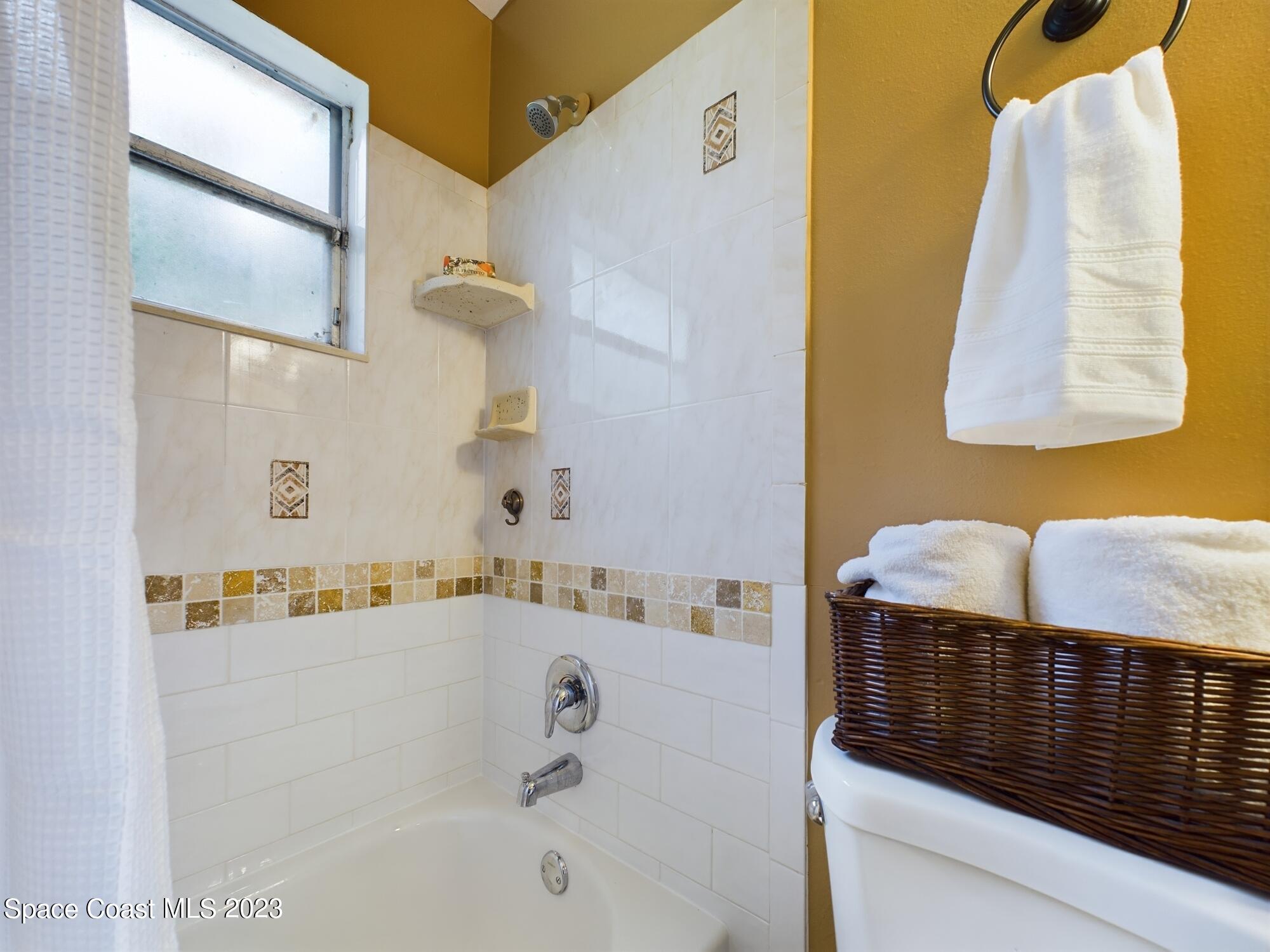 344 Columbus Street Sebastian, FL 32958 - Photo 27 of 35 a bathroom with a bathtub and a sink
