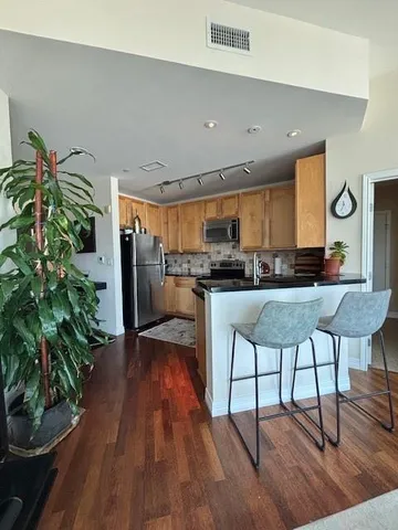 $350,000 | 500 Throckmorton Street, Unit 1102, Fort Worth, TX 76102