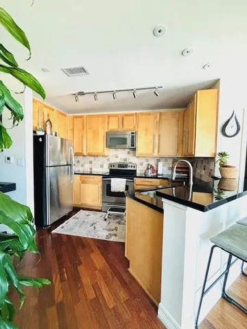 $350,000 | 500 Throckmorton Street, Unit 1102, Fort Worth, TX 76102