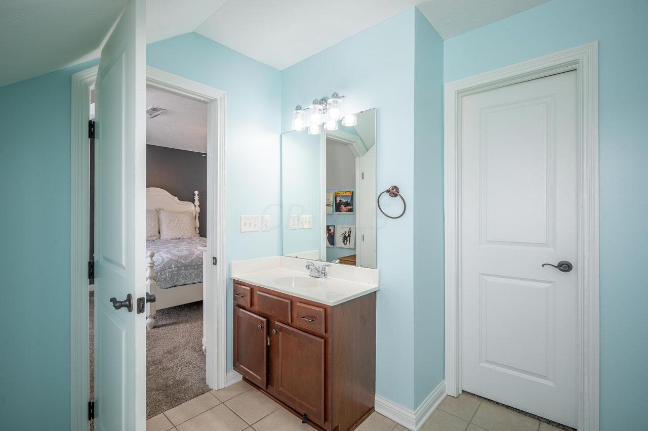 6957 Dean Farm Road New Albany, OH 43054 - Photo 41 of 56 DF Bath 2B