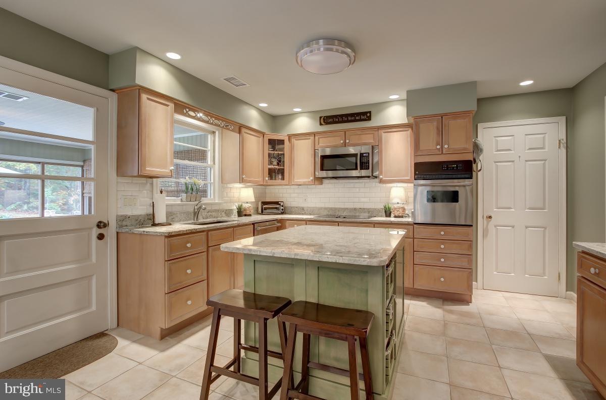6588 Kelly Road Warrenton, VA 20187 - Photo 12 of 39 New Island with Granite Countertop