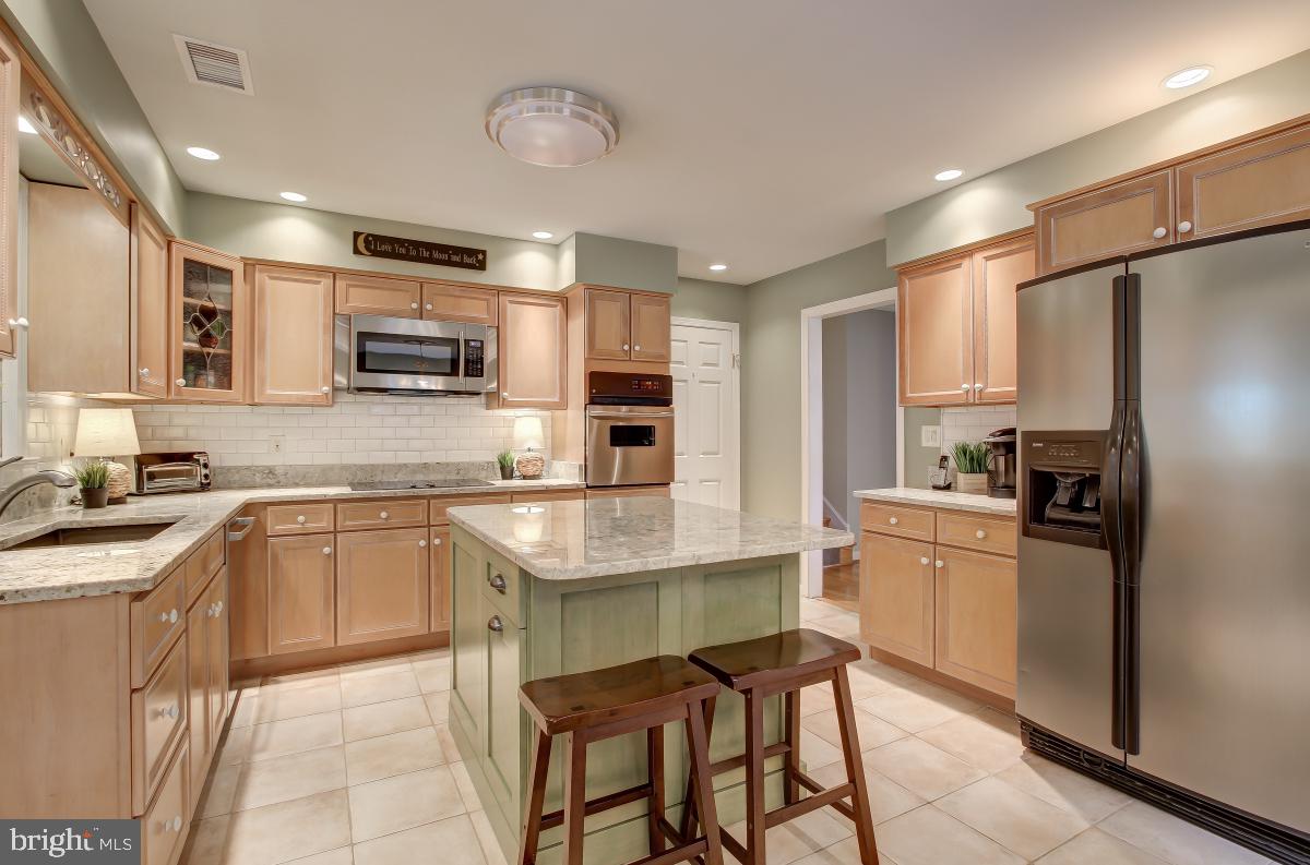 6588 Kelly Road Warrenton, VA 20187 - Photo 13 of 39 Breakfast Bar, Large Stainless Fridge